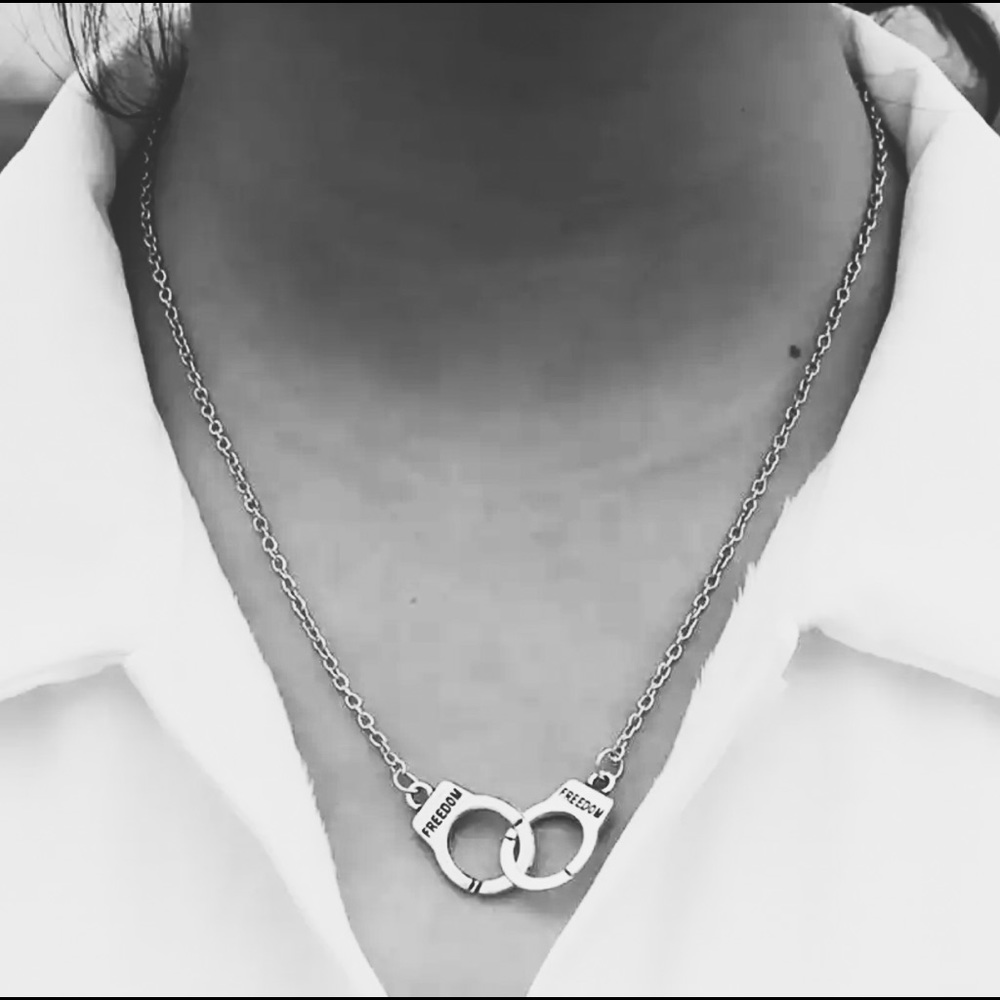 🆕 Freedom Handcuff Steam Punk Necklace - Picture 7 of 12